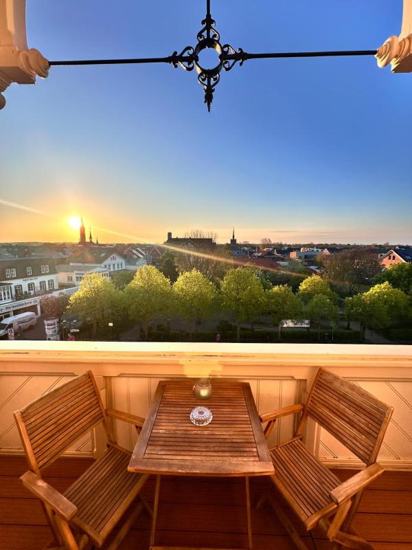 Junior Suite with Balcony image 1
