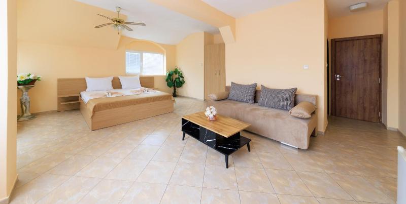 Superior Queen Room image 3