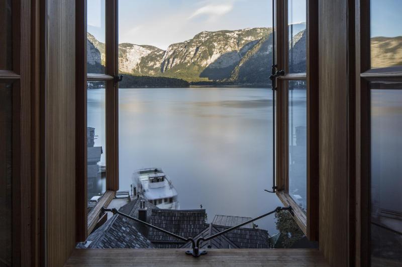 Superior Suite with Lake View image 4