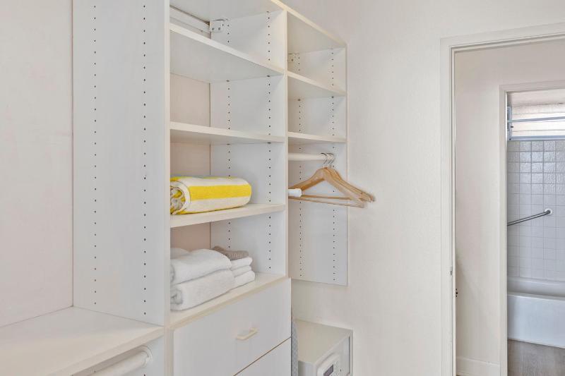 Brand New Condo with excellent reviews - image 13