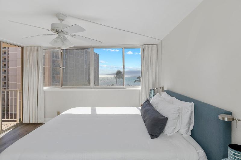 Brand New Condo with excellent reviews - image 6
