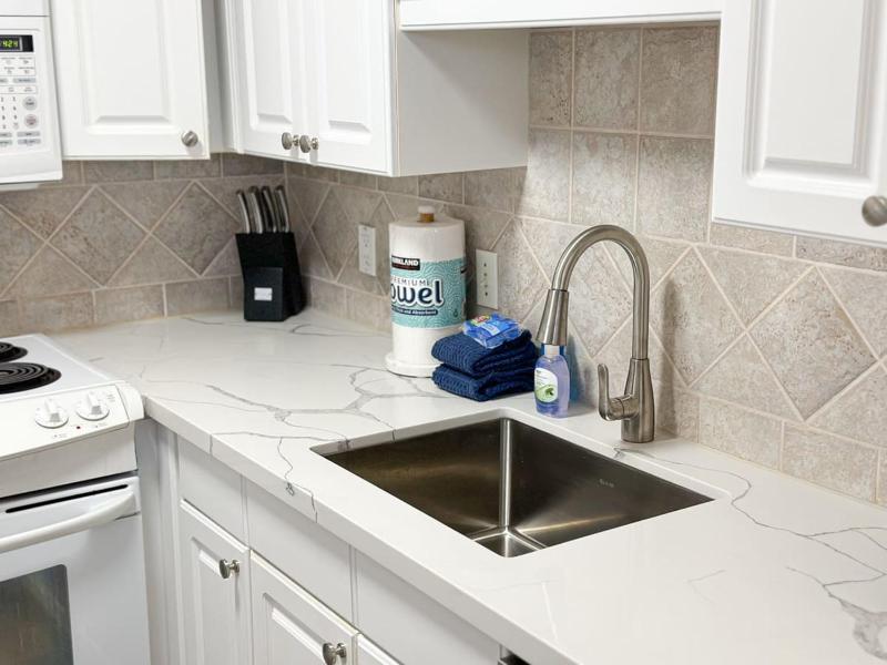 Brand New Condo with excellent reviews - image 5