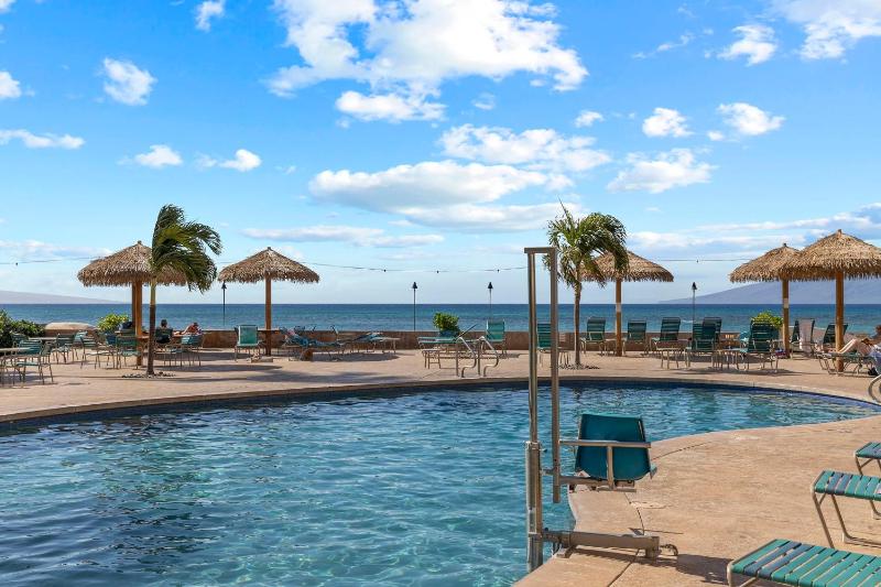 Brand New Condo with excellent reviews - image 11