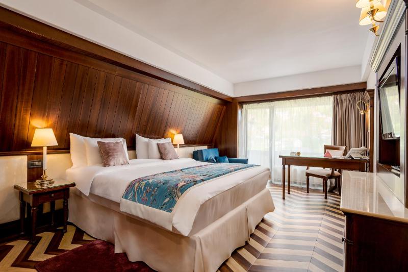 Deluxe Double Room with balcony (Without Air Conditioning) image 1