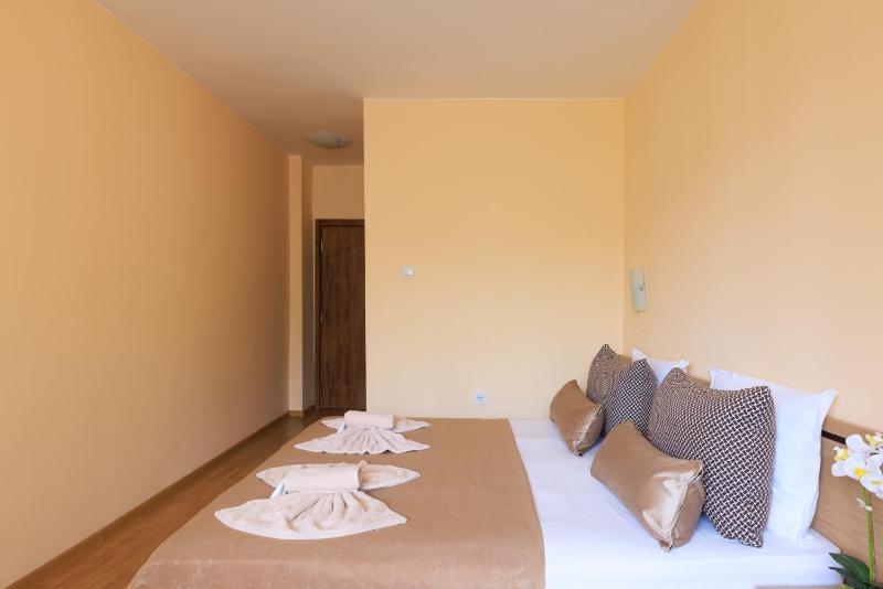 Double Room with Balcony image 3