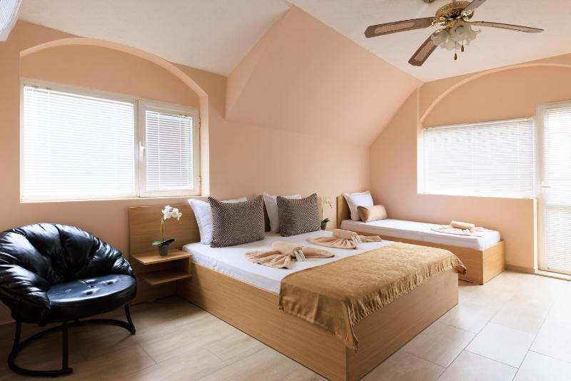 Triple Room with Balcony image 1
