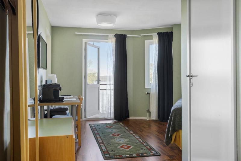 Superior Double Room with Balcony and Sea View - Non-Smoking image 4