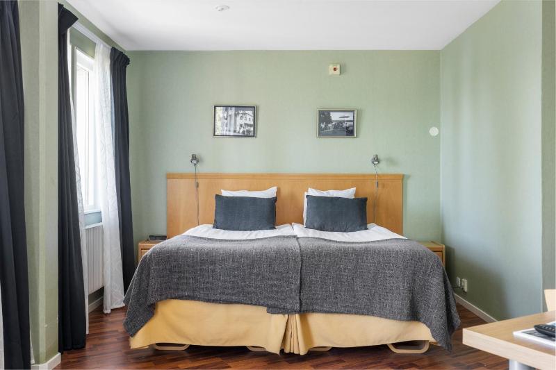 Superior Double Room with Balcony and Sea View - Non-Smoking image 3