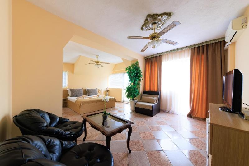 Superior Double Room with Extra Bed and Balcony (2 Adults + 1 Child) image 3