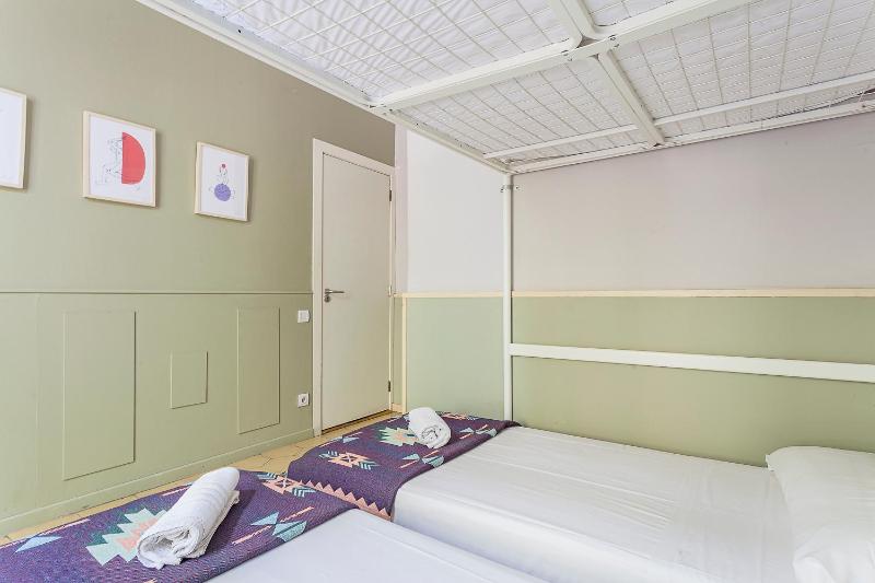 Quadruple Room with Shared Bathroom image 2