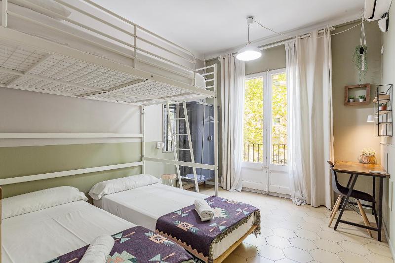 Quadruple Room with Shared Bathroom image 3