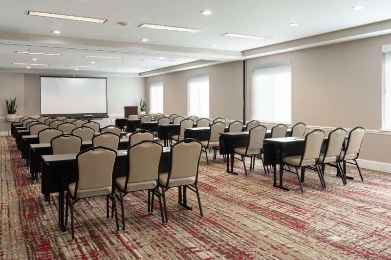 Hilton Garden Inn Philadelphia Center City - image 9