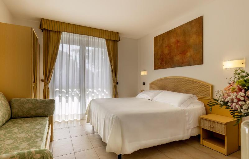 Superior Triple Room image 1