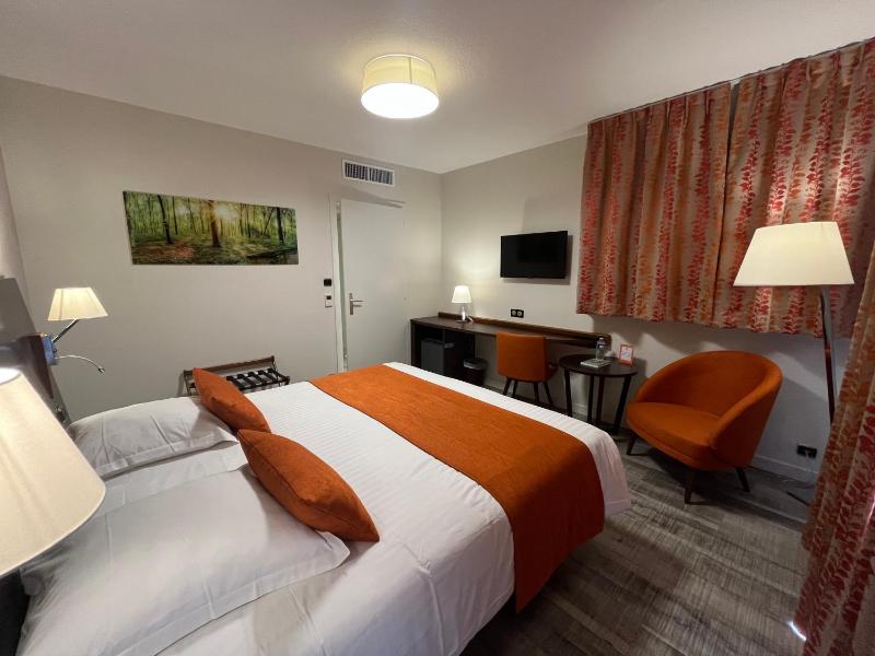 Superior Room with Balcony -  Les Ménétriers image 4