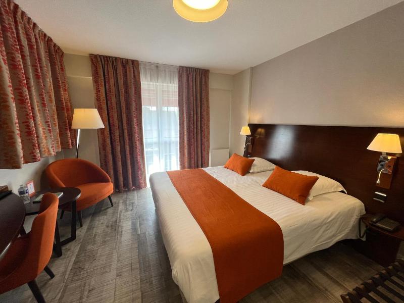 Superior Room with Balcony -  Les Ménétriers image 3