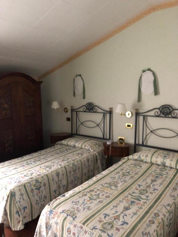 Superior Twin Room image 1