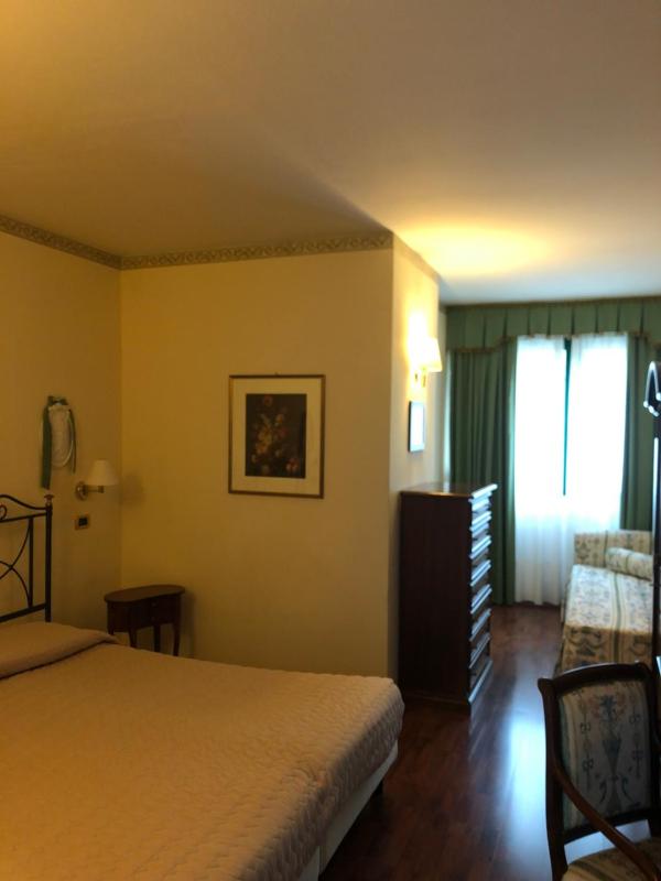 Deluxe Double Room image 2