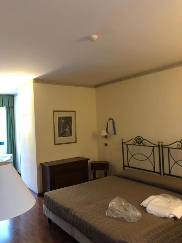 Deluxe Triple Room image 2