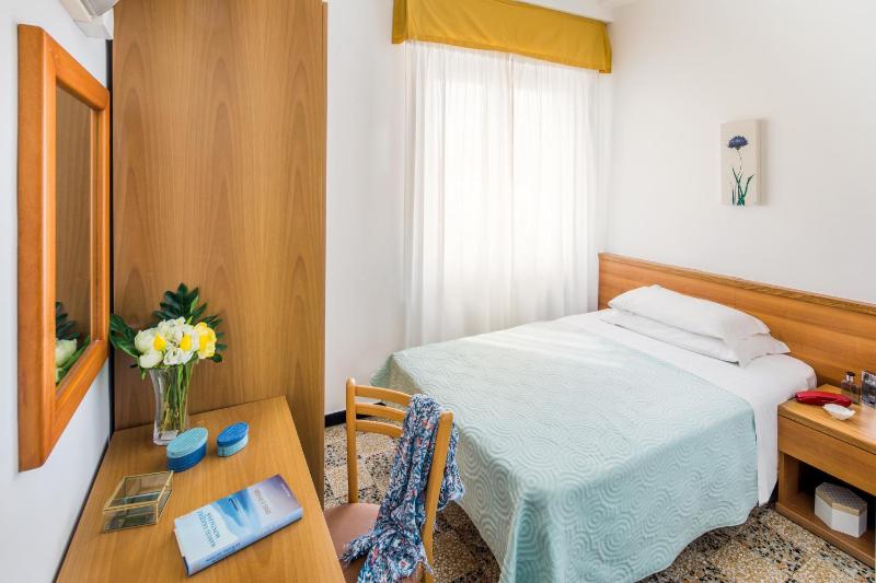 Economy Double Room image 1