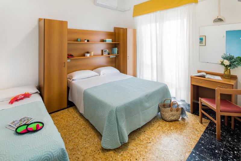 Standard Triple Room image 1