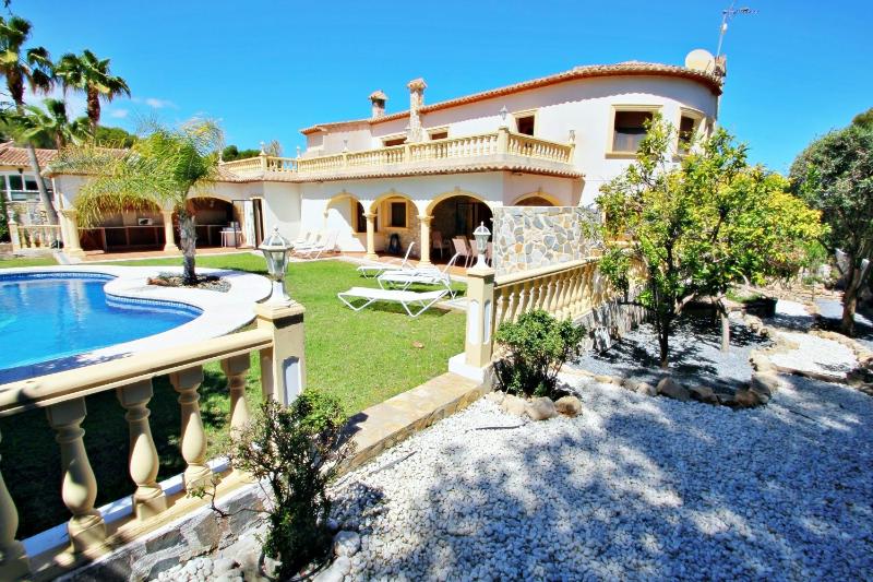 Bahia - spacious family villa with private pool in Moraira - image 16