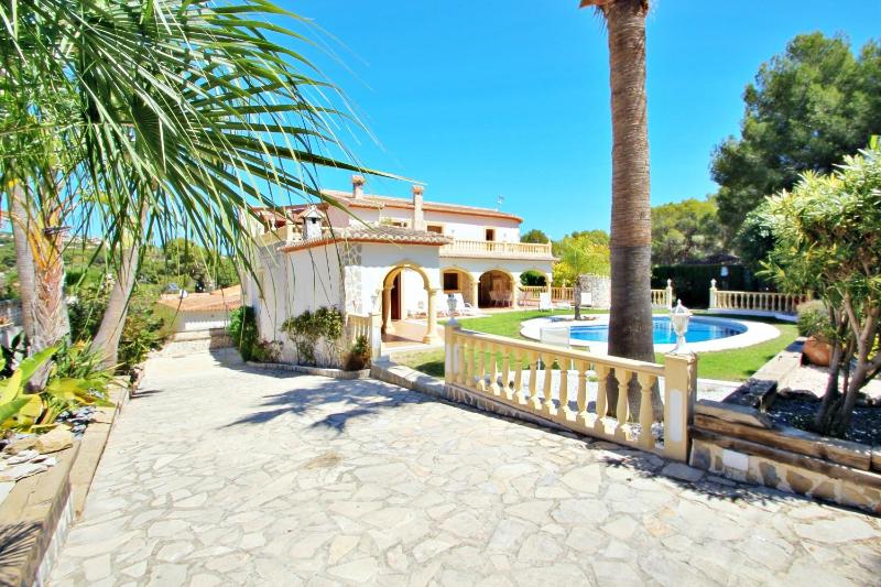 Bahia - spacious family villa with private pool in Moraira - image 13