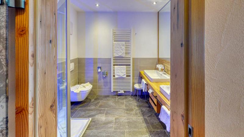 Double Room with Balcony image 1