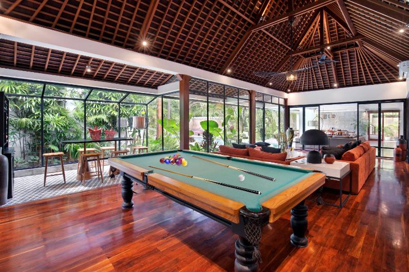 You think you know Canggu - Think again! Stunning LARGE LUXXE 7bed Villa - image 36