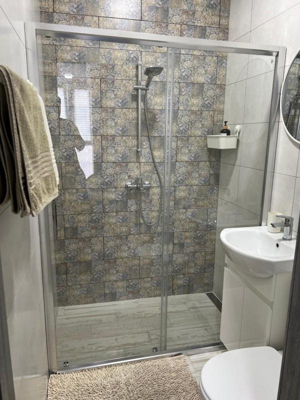 One-Bedroom Apartment image 4