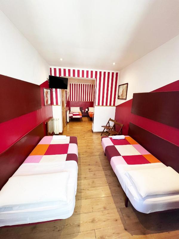 Quadruple Room with Shared Bathroom image 1