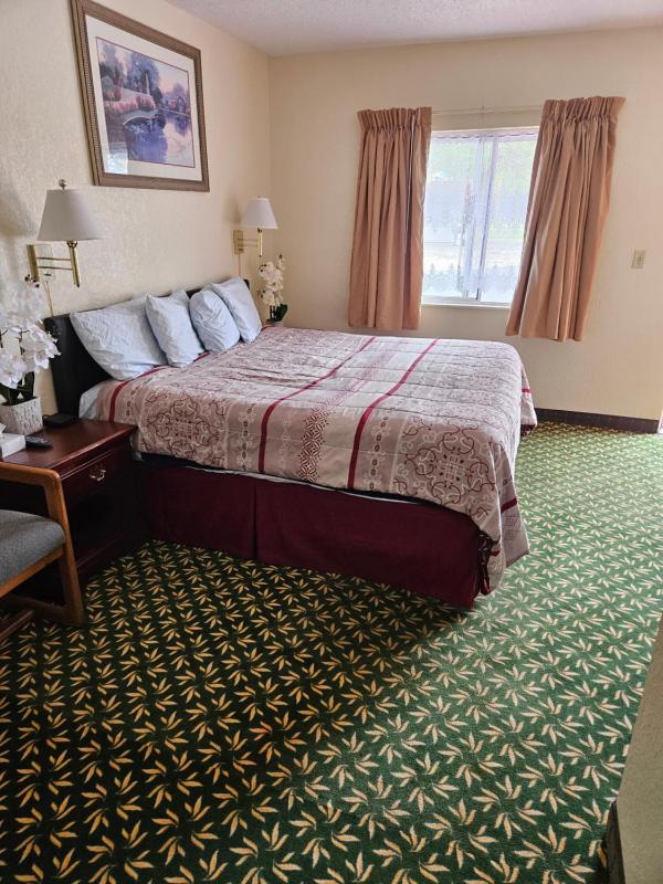 King Room - Non-Smoking image 2