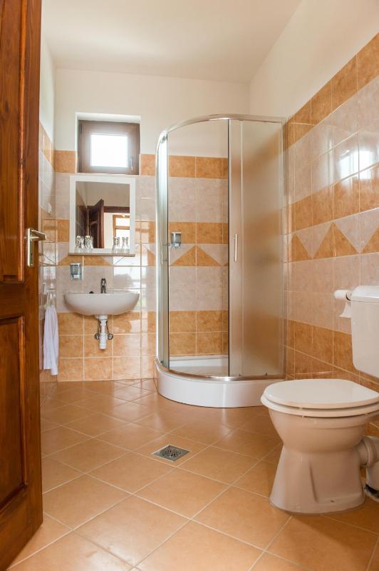 Double or Twin Room with Private Bathroom image 2