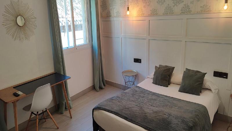 Double or Twin Room image 4