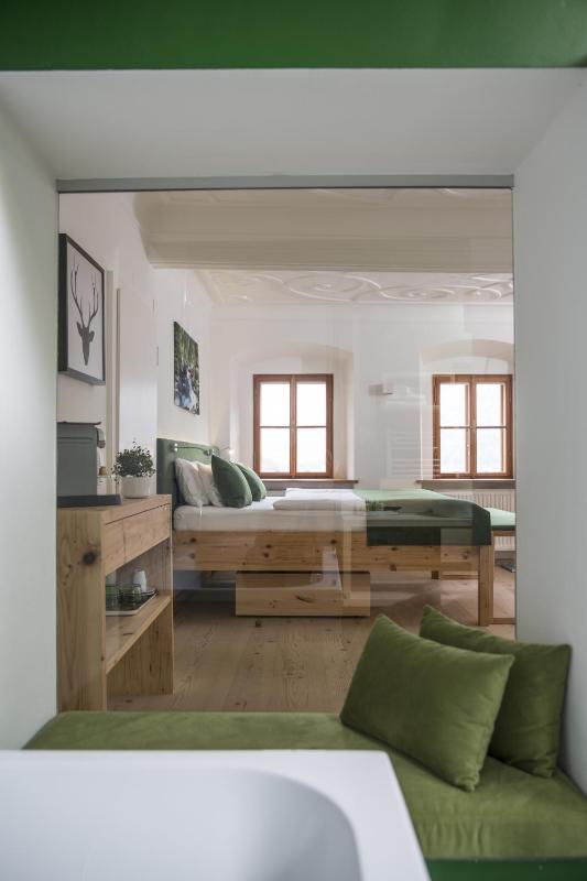 Royal Suite with Lake View image 3