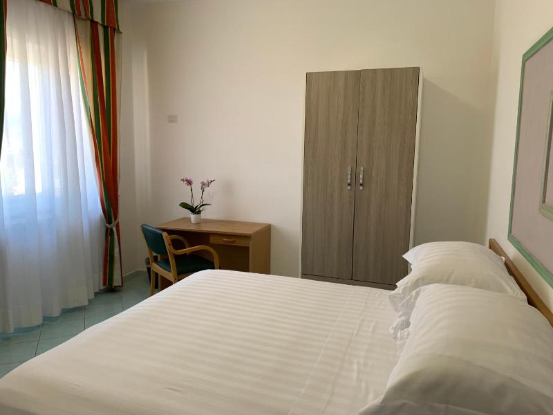 Triple Room with Balcony image 3