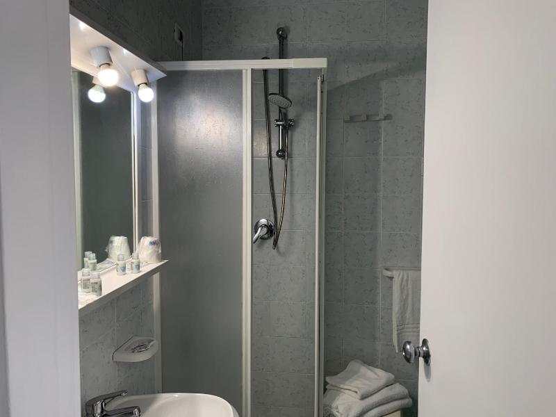 Standard Double Room image 4