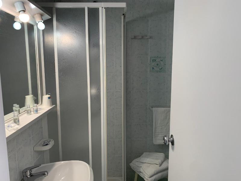 Double Room with Balcony image 4