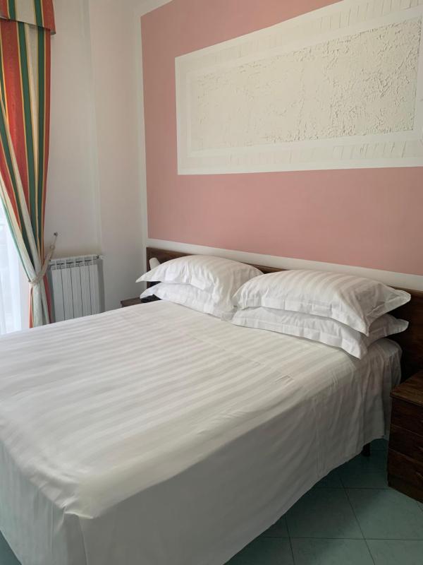 Double Room with Balcony image 2