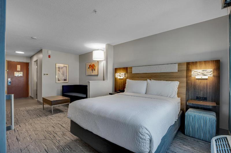 One-Bedroom Suite image 3