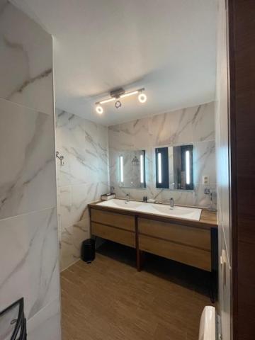 Large Double Room image 3