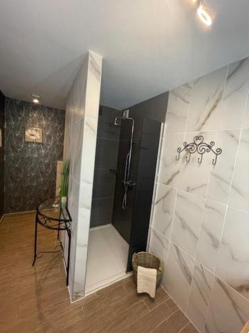 Large Double Room image 2