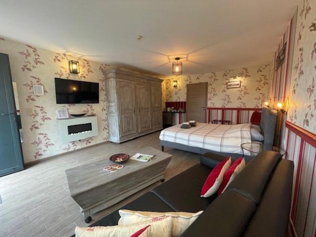 Large Double Room image 4