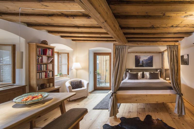 Deluxe Suite with Lake View image 3