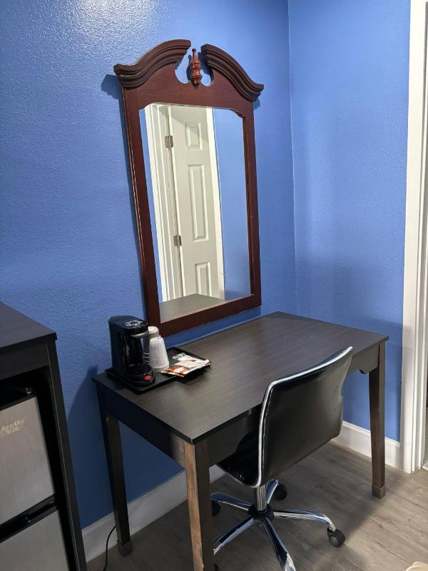 King Room image 3