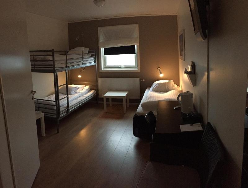 Twin Room image 2