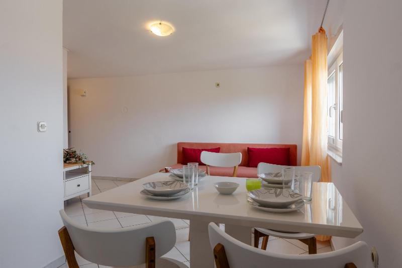 Apartments with parking space Vir - 21523 - image 2