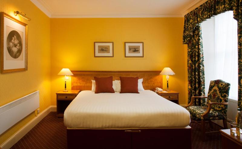 Classic Double or Twin Room image 3