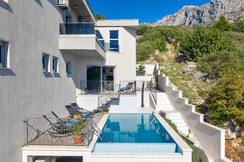 Family friendly apartments with a swimming pool Podgora Makarska - 11937 - image 17