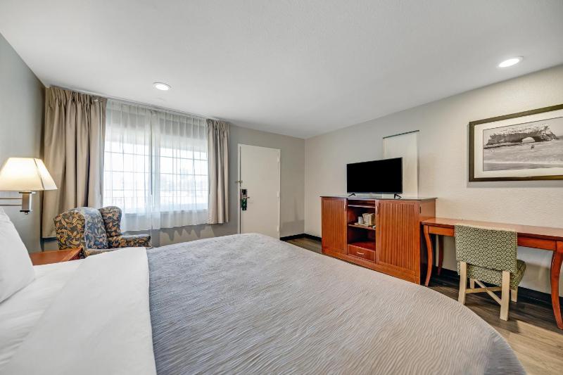 King Suite - Non-Smoking