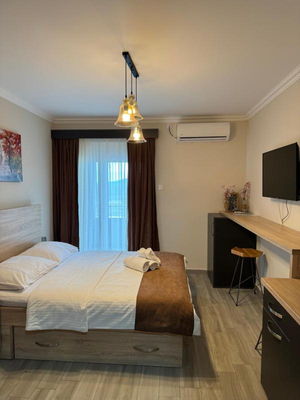 Studio Apartment with Sea View image 2